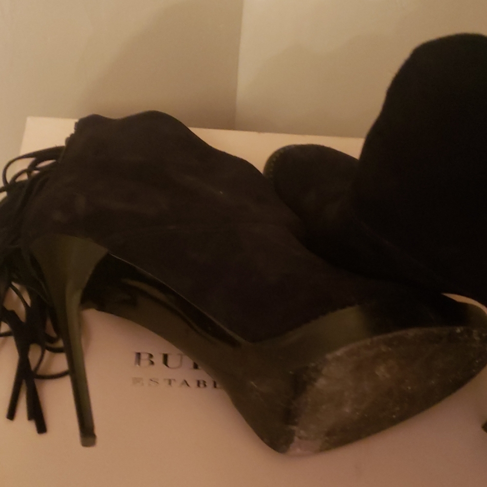 Shoes - Picture 5 of 6